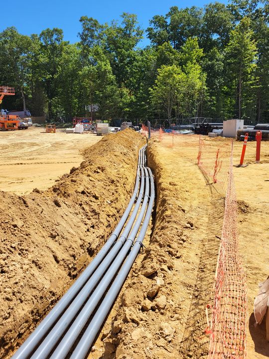 Parallel underground electrical conduits in a long site trench